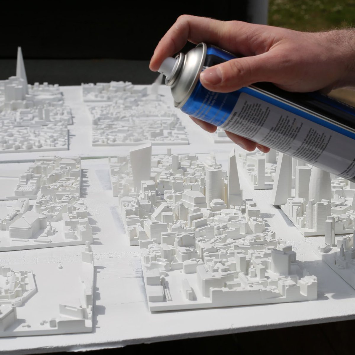 ChiselandMouse's tweet image. Finishing touches to our super sized #3dmap of London. Ready in time for #cdw2019 for display in the wonderful @deadgoodltd 

#londonmap #cityscape #londonarchitecture #architecturalsculpture