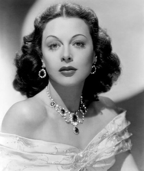 Lainey_H_'s tweet photo. #PinUp 🌹
Hedy Lamarr was an Austrian-born American film actress and inventor. Know for her beauty but extremely intelligent. 1940’s https://t.co/RYplt1q7di