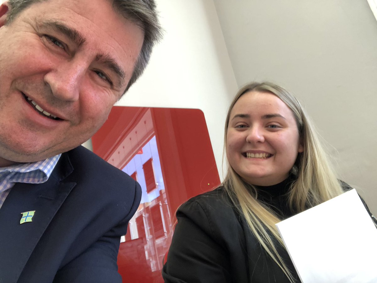 MarkMooseOwen's tweet photo. Lovely to meet Georgia at @GlosBelvoir @anthonystick - great service &amp; smile -:) https://t.co/8i5gJwWFqM
