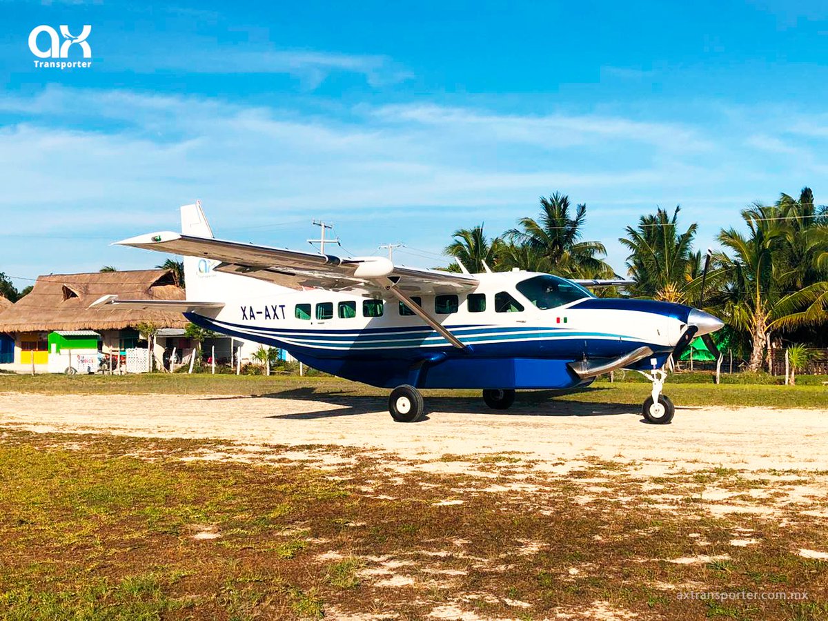 AXTransporter's tweet photo. Good morning☀️😀, arriving in Holbox to start the week with the best attitude in the Mexican Caribbean.🏝️🌊✈️✈️
•
•
•
#caribemexicano #cessna #luxurytravel #privateflight #airtaxi #axtransporter #cessna #cessna208 #holbox #islaholbox #holboxisland #vacation https://t.co/B68K1sjlIK