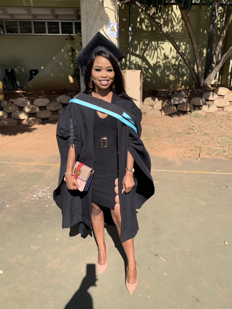 MntungwaNomzamo's tweet image. A graduate 🎓👩‍🎓
#DUTgrad19