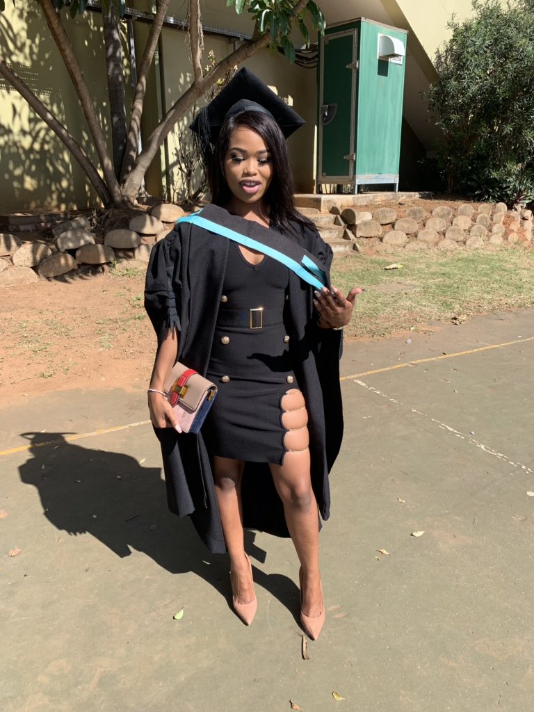 MntungwaNomzamo's tweet image. A graduate 🎓👩‍🎓
#DUTgrad19