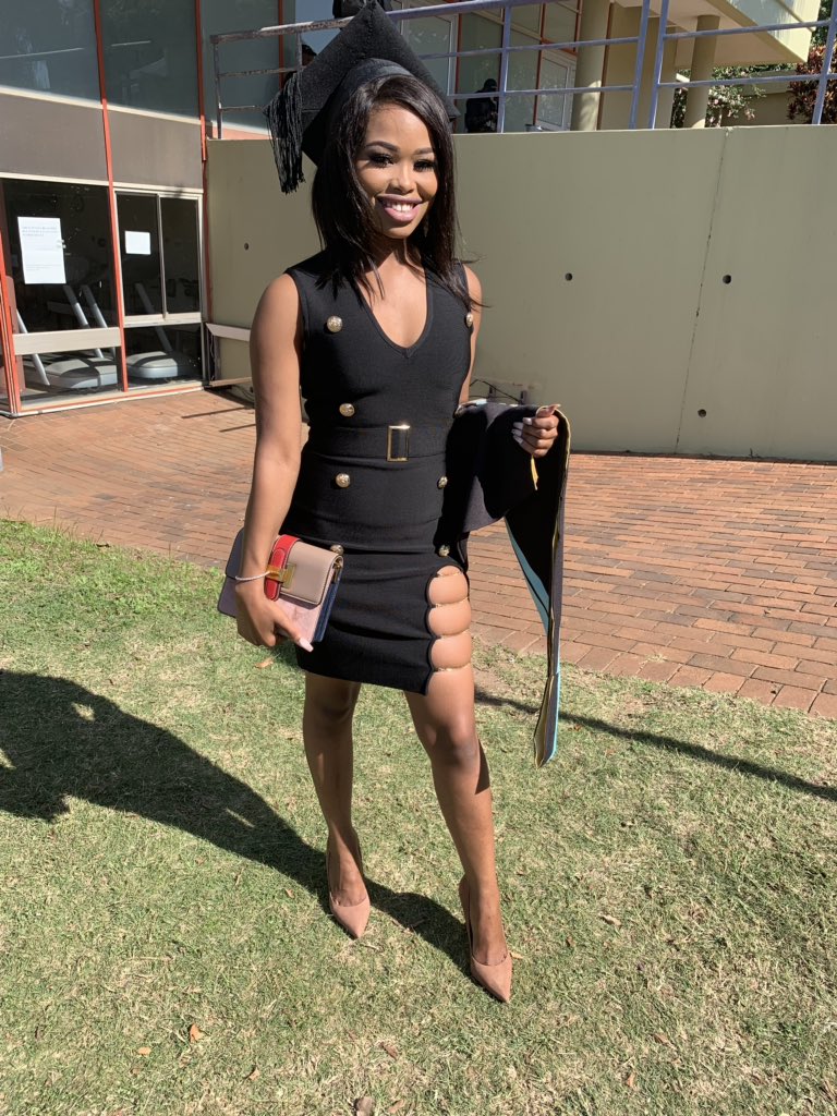 MntungwaNomzamo's tweet image. A graduate 🎓👩‍🎓
#DUTgrad19