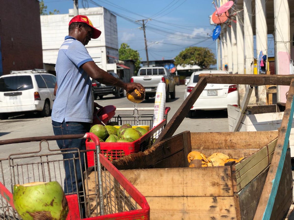 En cada esquina encuentras gente que quiere echar palante.
#colonsurgira
#gentec3