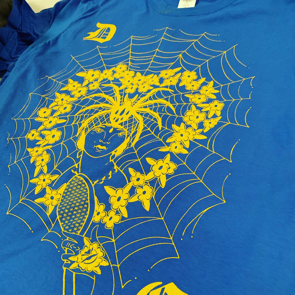 xerigrafia's tweet photo. #camisetaspersonalizadas #royal con #serigrafiatextil en #amarillo #serigrafia #camiseta #screenprinting #inbound #inboundmarketing #marketingonline #marketingdigital #tattoos #diseñografico #camisetapromocional #screenprint #paravender #marca #xerigrafia https://t.co/tHaJHmB0wY