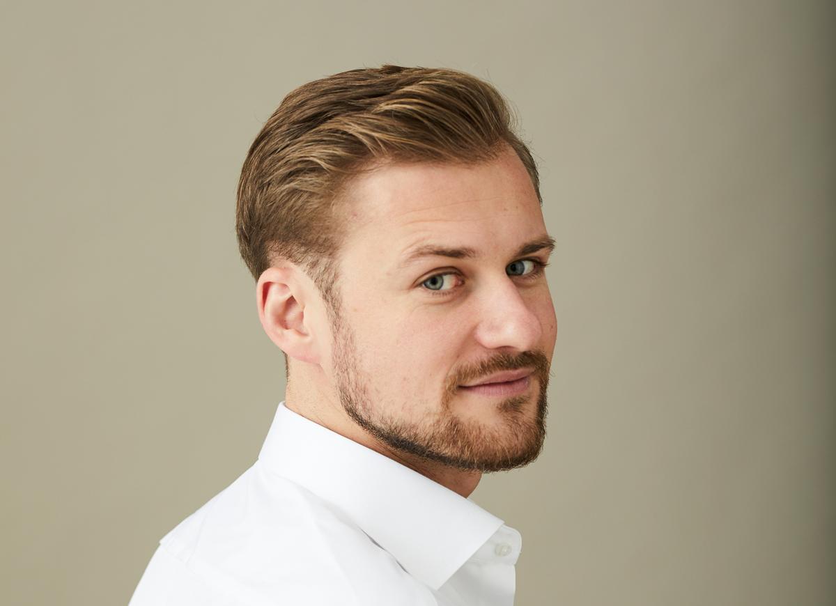 Dürfen wir vorstellen: Ludwig #Mittelhammer!

Der charmante #Bariton veröffentlicht am 21.06.2019 sein erstes Solo-Album bei #BerlinClassics. Im Fokus stehen #Lieder von #Schubert, #Medtner und #Wolf