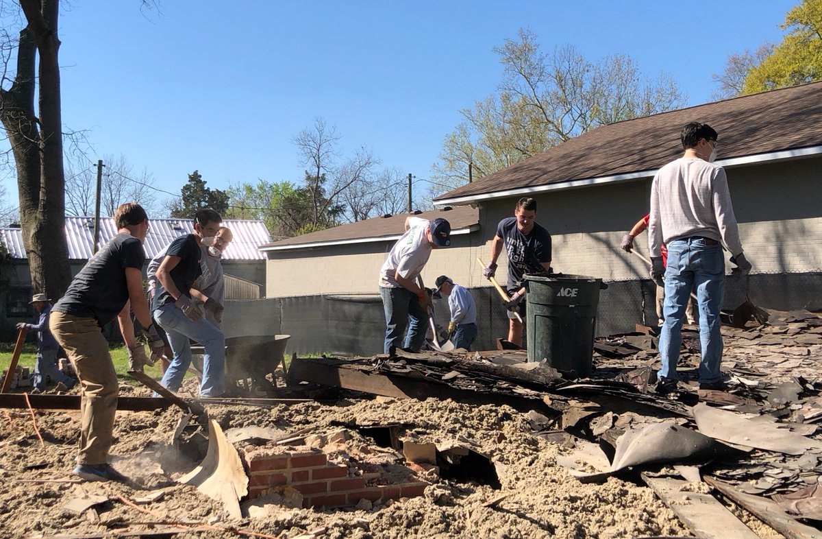 TurnBackTheBloc's tweet photo. We are looking for three 15-20 person groups to assist with upcoming block parties. We are continuing cleanup at 1922 Battle Row (May/June) and have some fun projects for 2014 Battle Row in the next 2-3 months. Please PM us if you'd like to help us out! #battlerowreno #theburg https://t.co/qYUm52pGzw