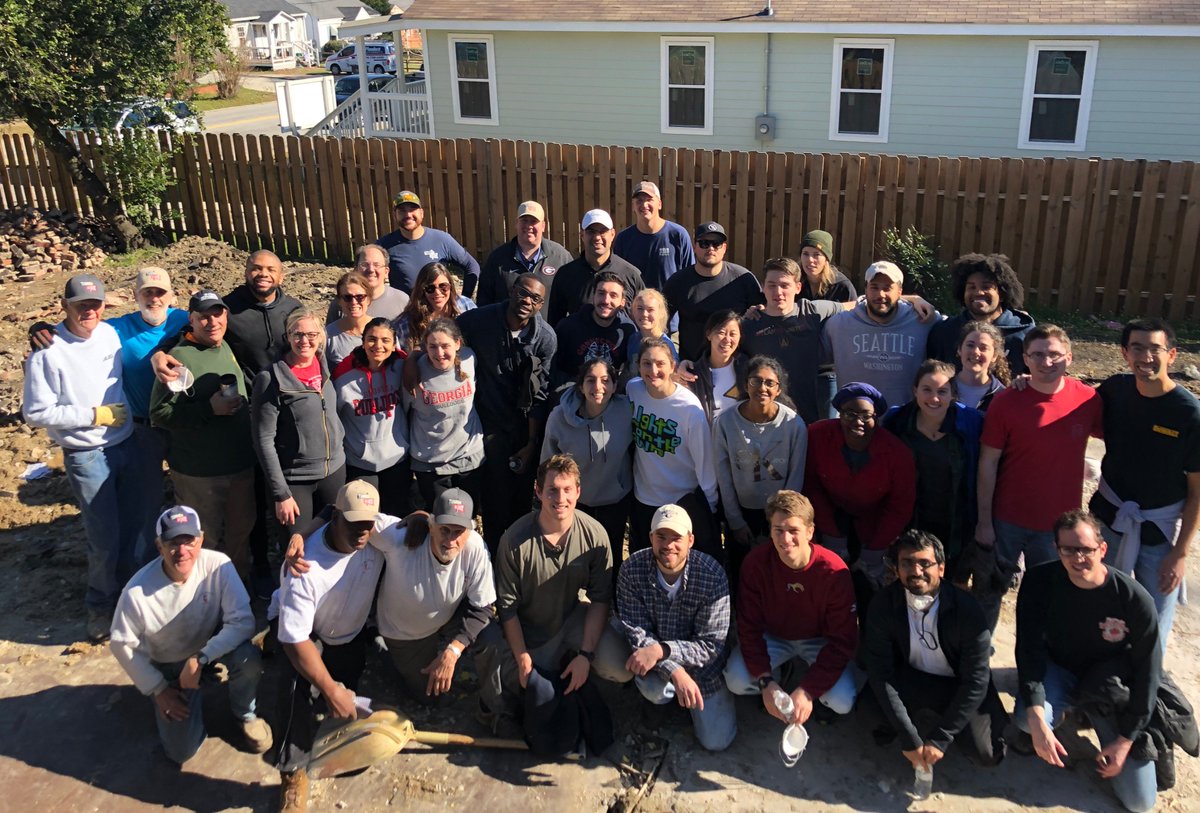 TurnBackTheBloc's tweet photo. We are looking for three 15-20 person groups to assist with upcoming block parties. We are continuing cleanup at 1922 Battle Row (May/June) and have some fun projects for 2014 Battle Row in the next 2-3 months. Please PM us if you'd like to help us out! #battlerowreno #theburg https://t.co/qYUm52pGzw