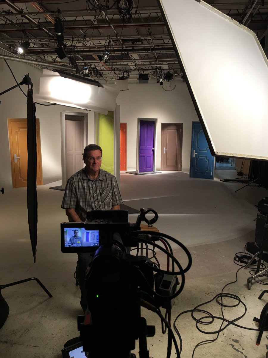 tphcanada's tweet photo. We are proud to be working with @KSAShowtime creating the unique doors used for their shoot for the @BBBSToronto Big Night Out, their annual fundraising gala #BigBrothersBigSisters #Toronto #Advertising #ThisIsPrint #Wow #Canada https://t.co/Etbs43gWqZ