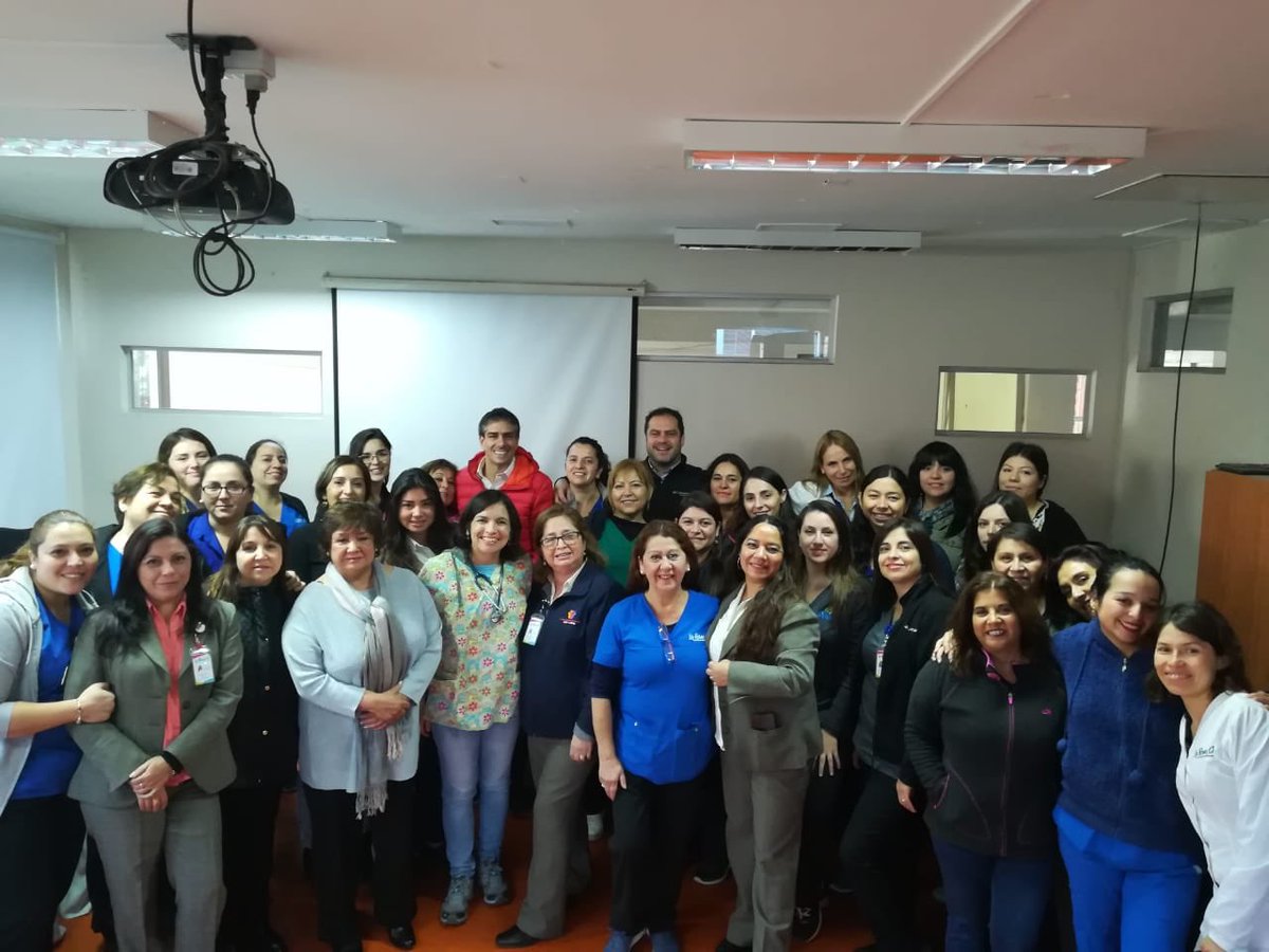 JuanPabloII_LR's tweet photo. Comenzando la semana regaloneando a las mamas funcionarias de nuestros CESFAM Juan Pablo II ¡Muy agradecidos de la valiosa labor diaria y compromiso a toda prueba por la salud publica, tan fuerte como el amor de madre!💐❤️ https://t.co/bna34prQeH