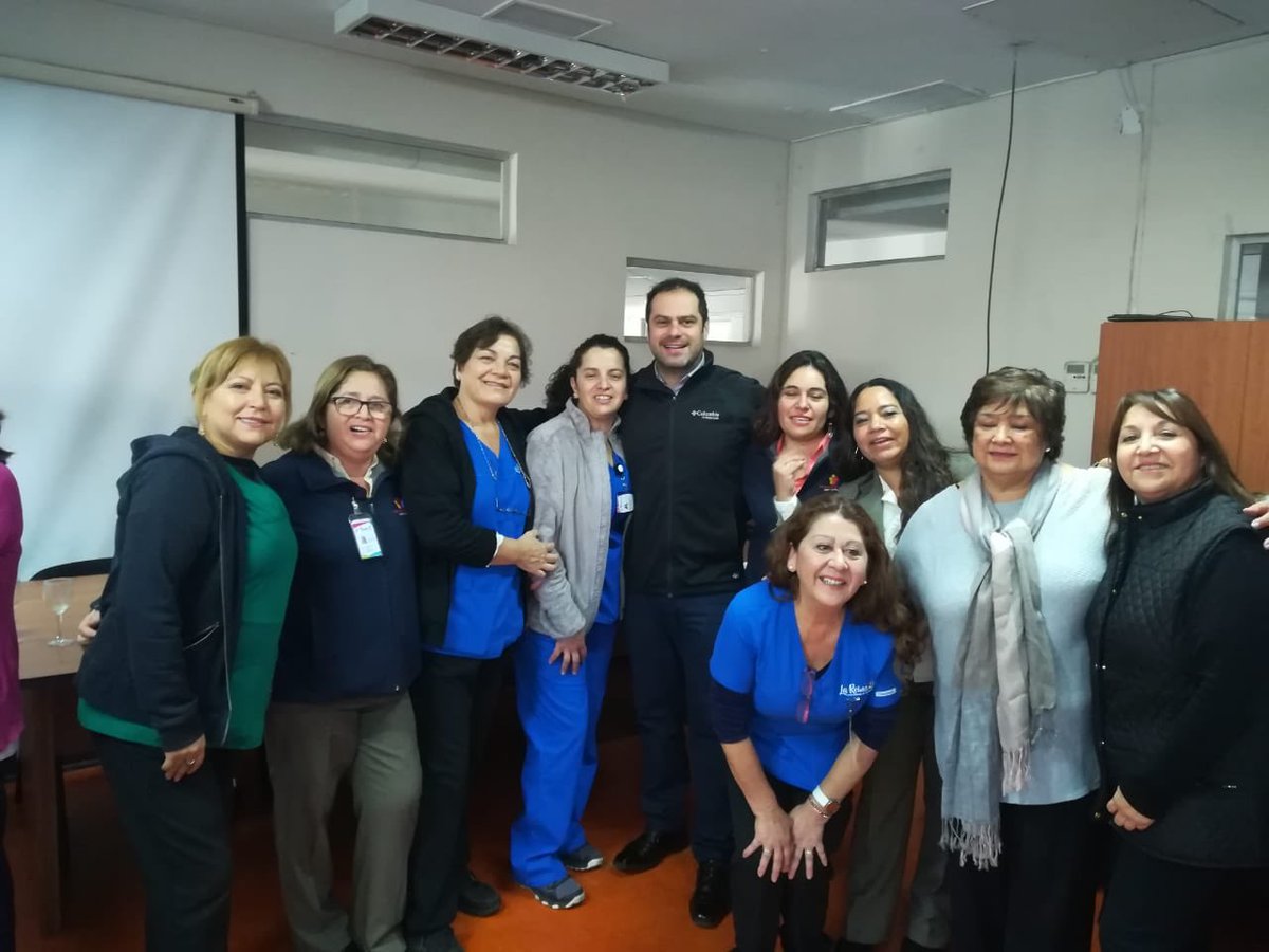 JuanPabloII_LR's tweet photo. Comenzando la semana regaloneando a las mamas funcionarias de nuestros CESFAM Juan Pablo II ¡Muy agradecidos de la valiosa labor diaria y compromiso a toda prueba por la salud publica, tan fuerte como el amor de madre!💐❤️ https://t.co/bna34prQeH