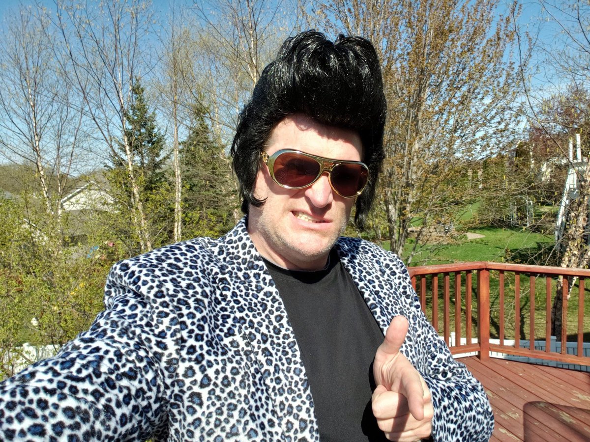 HartmanSimons's tweet image. Congratulations to Greg Suckow on winning our pre-party selfie contest! Can’t wait to see you in Vegas! #shareyourviewHS #ICSCRECon