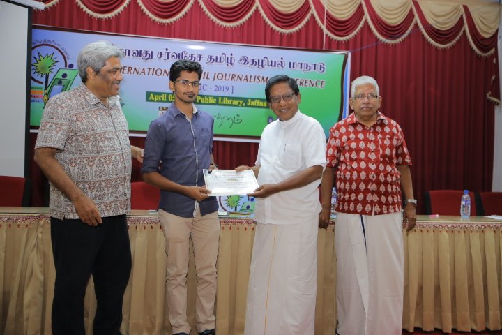 Official_OSF's tweet photo. அண்மையில் இலங்கை🇱🇰 யாழ்பாணம் பொது நூலகத்தில்🏦 நடைபெற்ற சர்வதேச தமிழ் இதழியல் மாநாட்டில் (ITJC - 2019), Open Space Foundation - ல் உள்ள மாணவர்களால் ஆய்வுக்கட்டூரை சமர்ப்பிக்கப்பட்டதுடன் அங்குள்ள அறிஞர்களின் பார்வையில் சிறப்பான வரவேற்பையும் பெற்றது.
#Open_Space_Foundation #ITJC https://t.co/Sqkrece8Yg