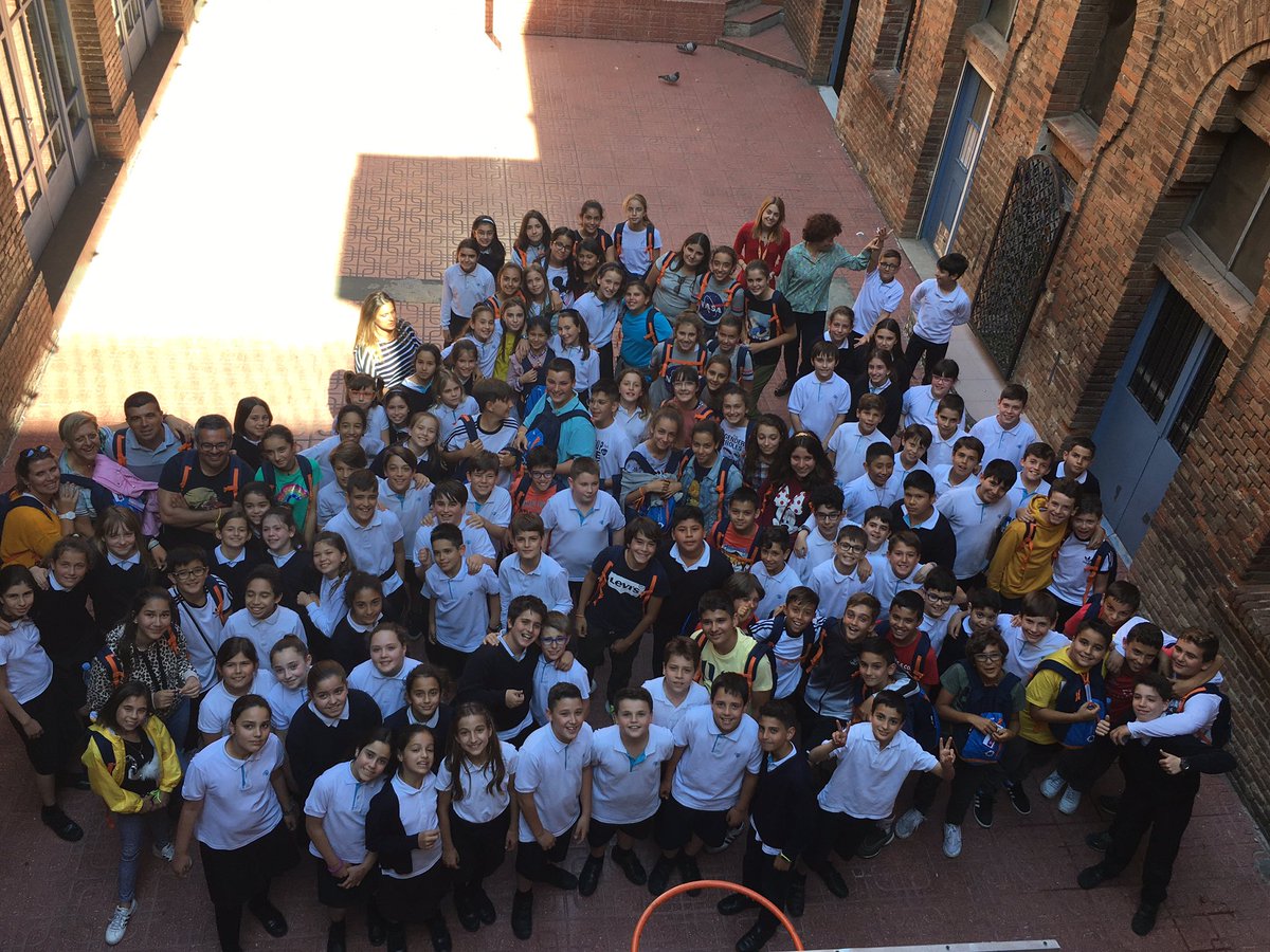 nazaretlapalma's tweet photo. #6Prim / Excelente acogida en el colegio @_mdangels #BeNazaret #ViajeCultural2019 #BeLiveBeLife @coleinnovadores https://t.co/eSdkBRAcPq