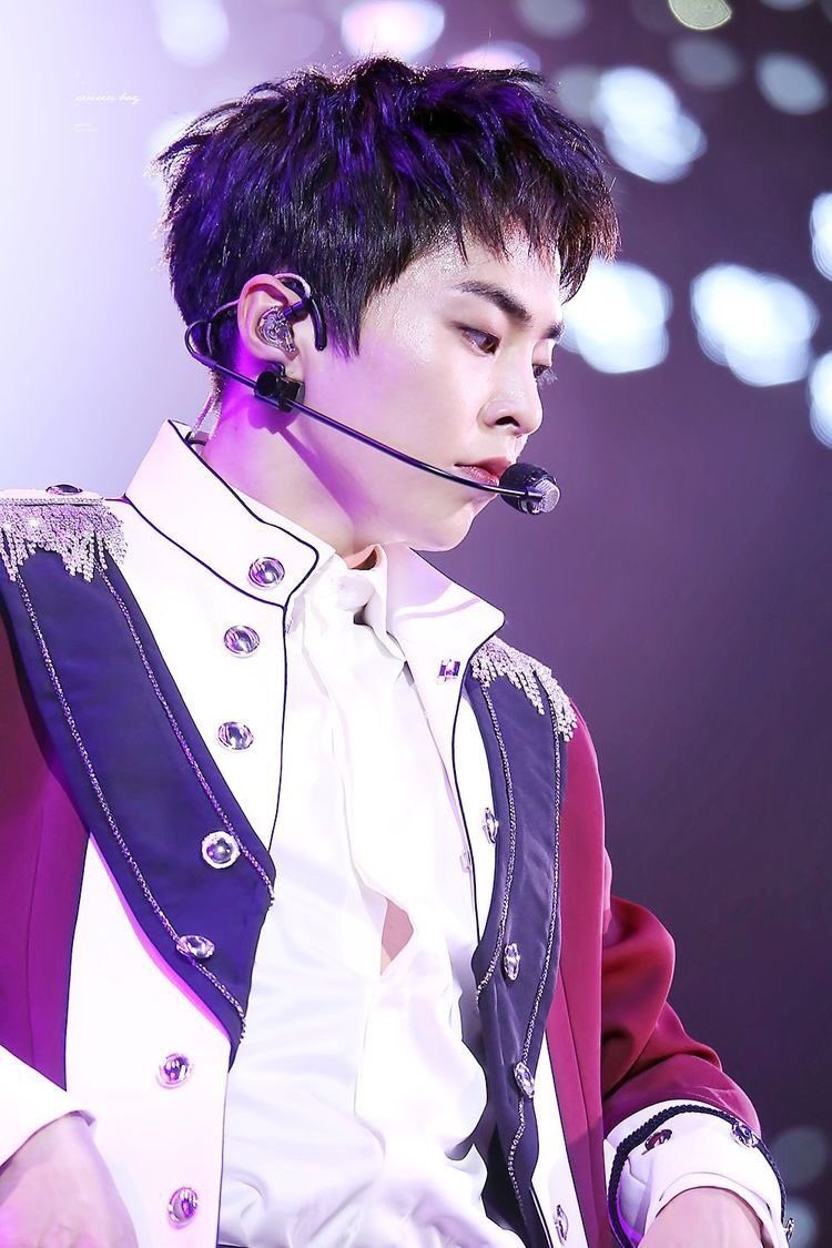 minshooked's tweet photo. Minseok looking like royalty will always be such a concept https://t.co/vuo2PfoAQj