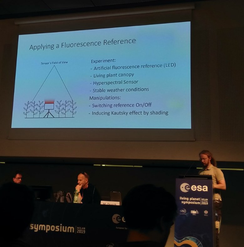 LauriMarkelin's tweet photo. Innovative way to be sure you are measuring SIF: use artificial #fluorescense reference. Andreas Burkhart #LPS19 https://t.co/pouzRYF2iM