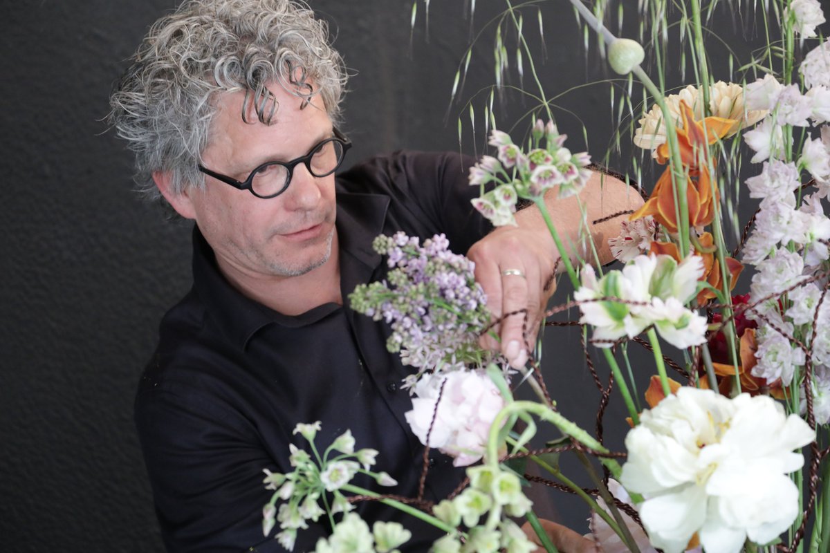 FLOOSWEB's tweet photo. More pics coming in from today’s masterclass with master florists #PerBenjamin, #AlexChoi and #MaxVanDesluis. 
#FLOOS #TheCraftersSecret #FloralDesign https://t.co/Mw9KsLKUrO