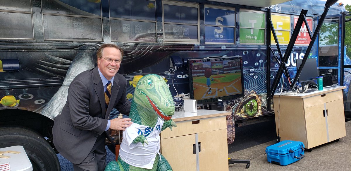 RexyTheSTEMBusDriver tweet media