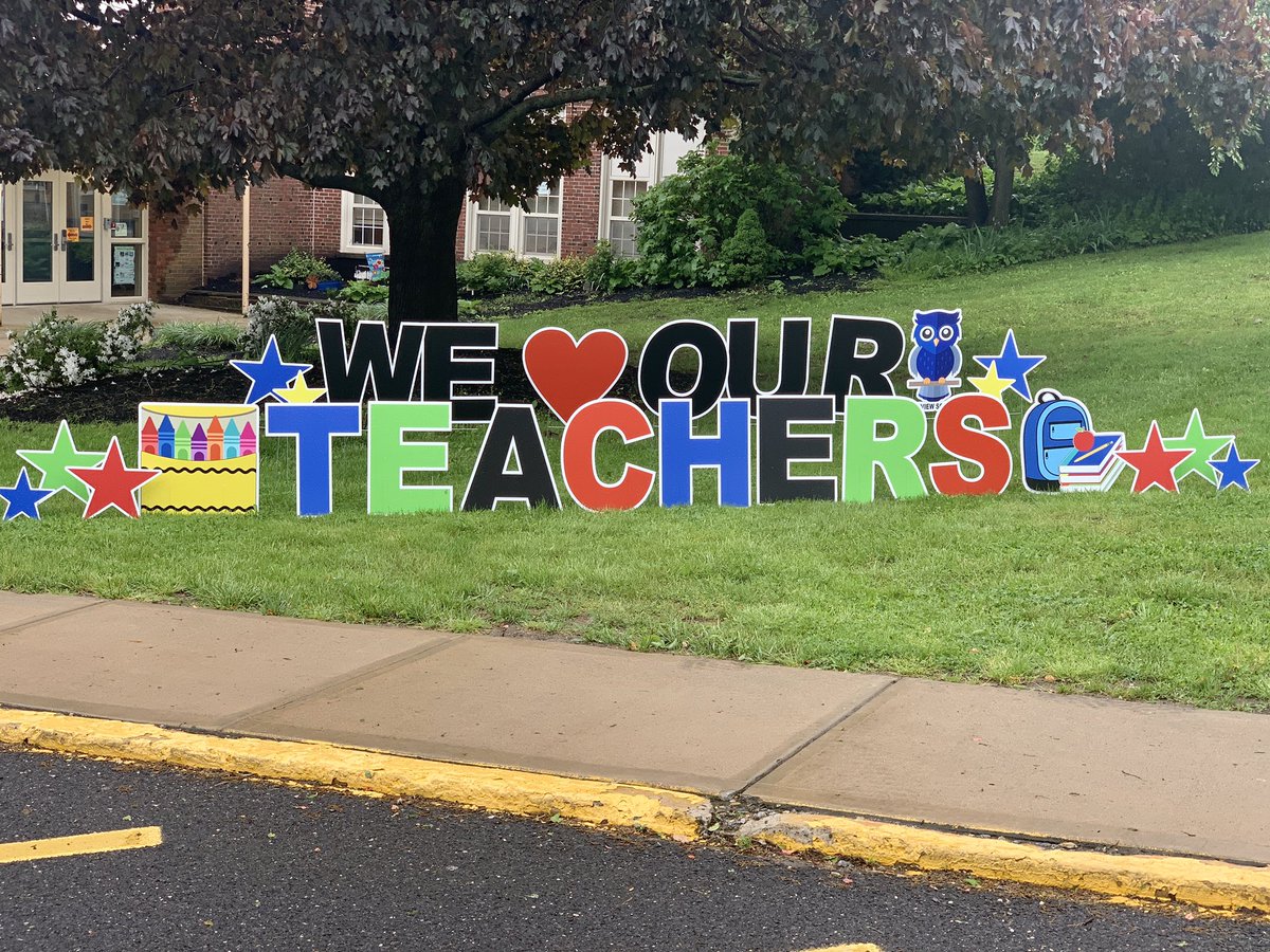 Thank you <a href="/PtoFairview/">Fairview PTO</a> for starting our Monday off with a smile &amp; showing such appreciation for our #FVfocused teachers! #MTPSpride