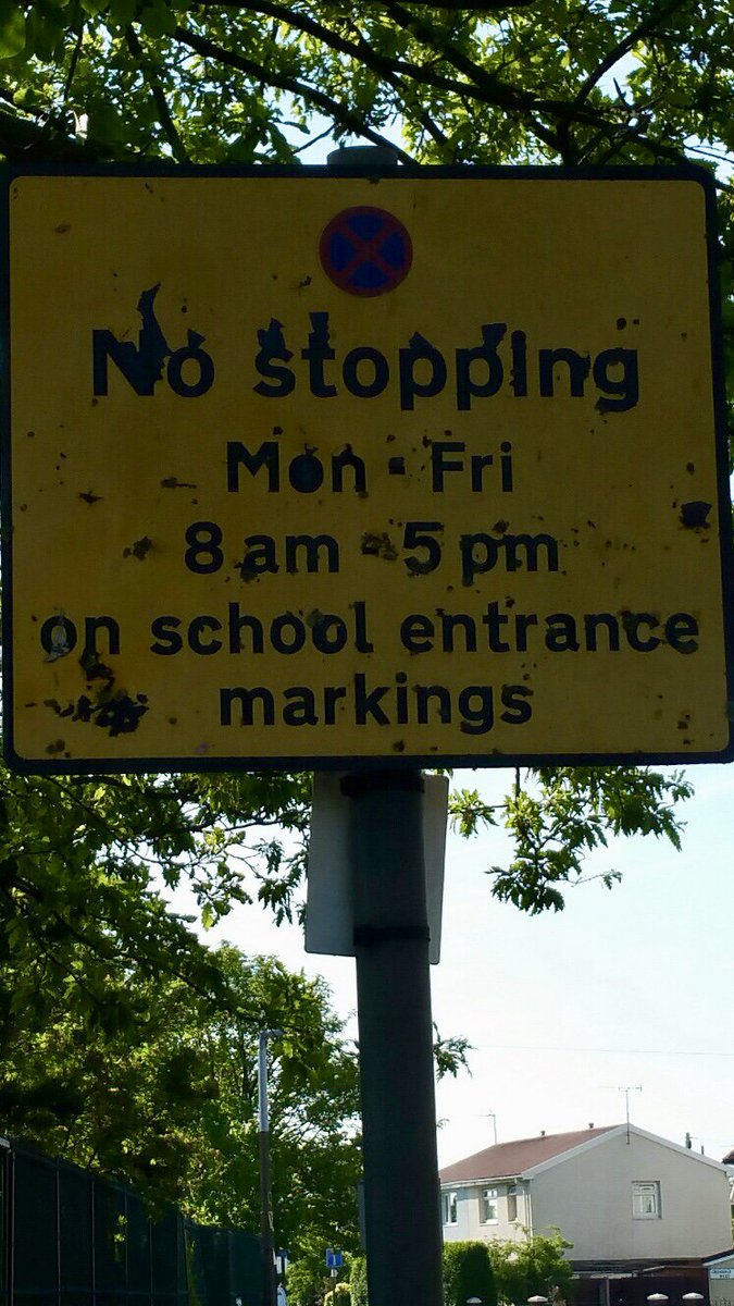 MerPolTuebrook's tweet image. Working with our partners, Local Policing officers were out enforcing the yellow zigzags near to Mab Lane Primary School this morning. 
Thinking of parking on zigzags during school time? There's simply no excuse.