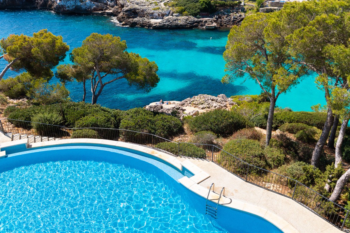 Mallorca’s best choice for traveler families. Inturotel esmeralda villas, the best and most exclusive #Villas in #Mallorca with over 75 sqm and two bedrooms. We love traveler families! ☀️💙#inturotel bit.ly/2JAfoBG