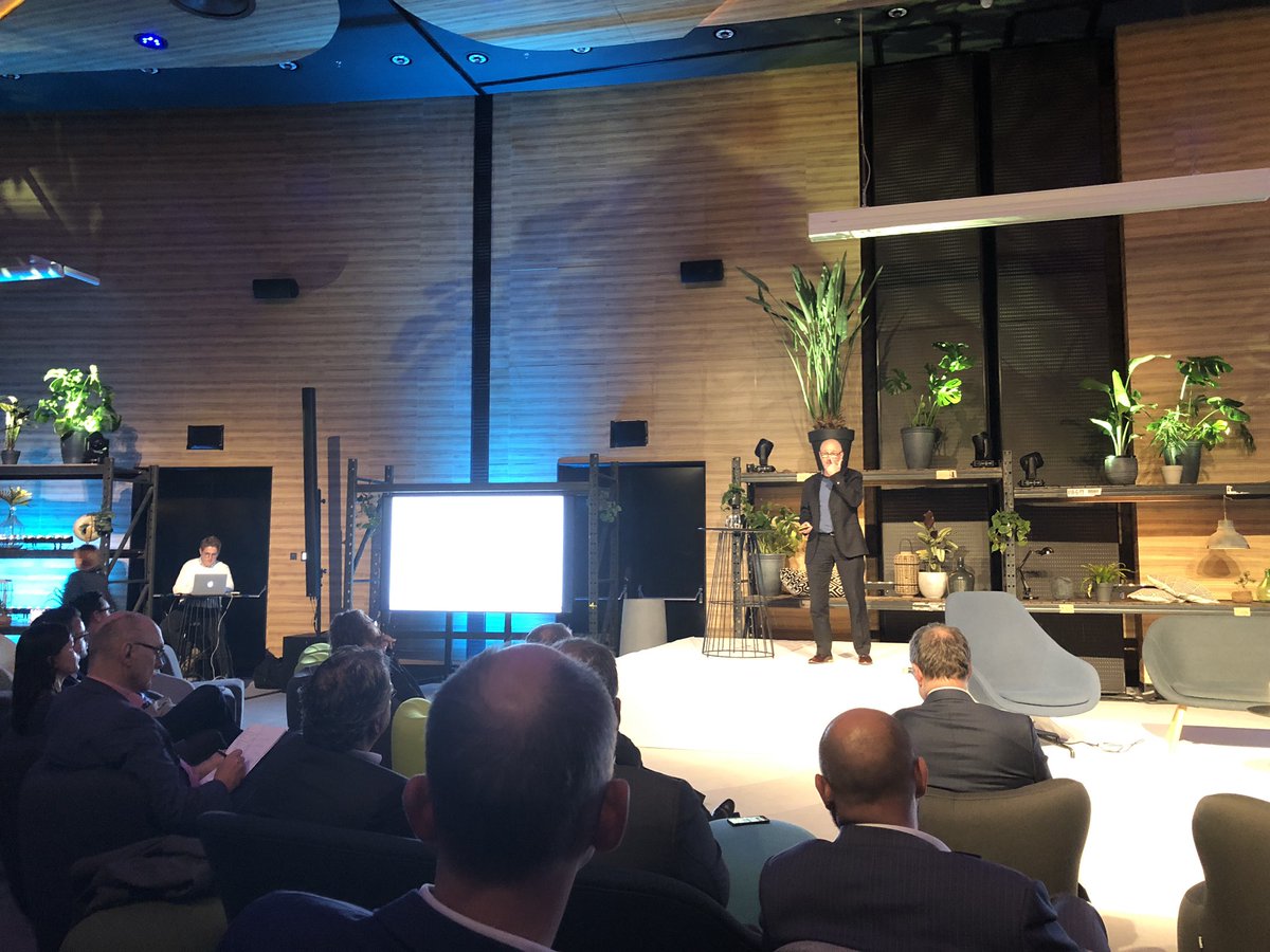 ozewald's tweet photo. Vincent Fitzpatrick from MMU discussing their student journey with our @Unit4 student team #Unit4 #Connect19 #EnSW https://t.co/XeqVTM9BSA