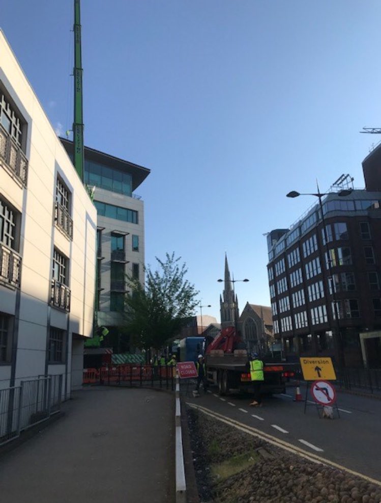 Another crane lift in the sun this weekend for the Sowga team. This time in the busy city centre of Guildford, requiring strong co-ordination and traffic management to ensure a successful chiller replacement.
 
#project #chiller #team #installation