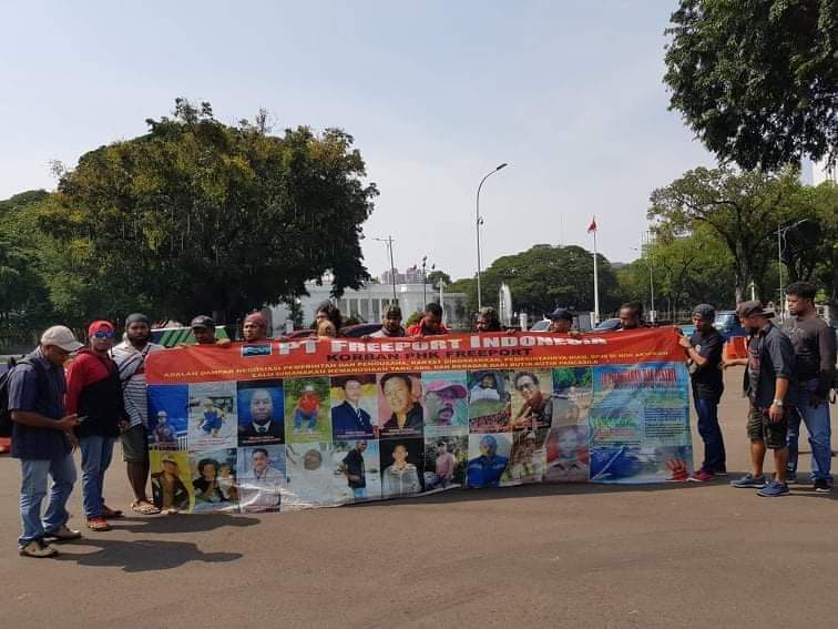 jack_ixion's tweet photo. Slmat mlm pak @jokowi smga bpk tdk lp akan nasib 8300 #korbanphksepihakfreeport yg smpi dtik ini msh menunggu janji/statement bpk pertgl 13 feb 2019 tuk mau m'ylsaikan konflik yg tjd antara PT.Freeport ind dgn buruh/pkrjax.

@IgnasiusJonan
@hanifdhakiri
@IndustriALL_GU
@gendra785 https://t.co/CNieL8BDRz