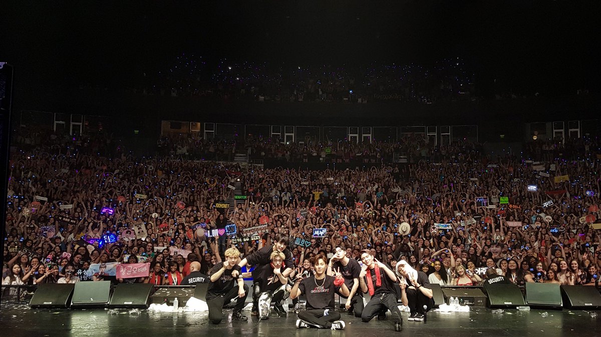 tamarrkaeh's tweet photo. ;  @OfficialMonstaX 
                   #4YearsWithMonstaX

   химия между монбебе и монстой – ещё одна причина по которой я обожаю их. не могу не улыбаться, когда вижу яркие улыбки на лицах мемберов адресованные монмалышкам, видео с концертов, где царит атмосфера любви и тепла https://t.co/61ayuU9dvD