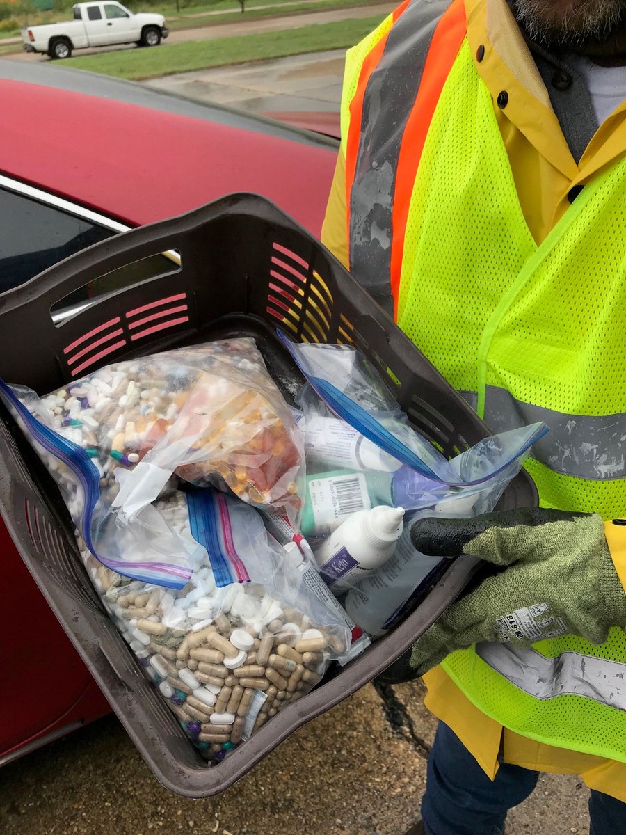 AlamoAreaCOG's tweet photo. 31st #MedDropSa results are in 💊 a total of 2,579 lbs were collected. The total poundage collected to date is 56,501 lbs. @MySAWS @SASOLIDWASTE https://t.co/5eOpq5kP17