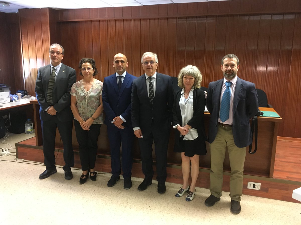 FcafdLeon's tweet photo. Felicidades a nuestro Decano y profesor @juan_biomech que ha concursado y conseguido la plaza de Catedrático de Universidad en @unileon en el área de conocimiento de "Educación Física y Deportiva" y perfil de #Biomecánica 🚴‍♂️🚴‍♀️  Nuestra @FcafdLeon sigue creciendo. ¡¡ENHORABUENA!! https://t.co/gxHGfxaRbF