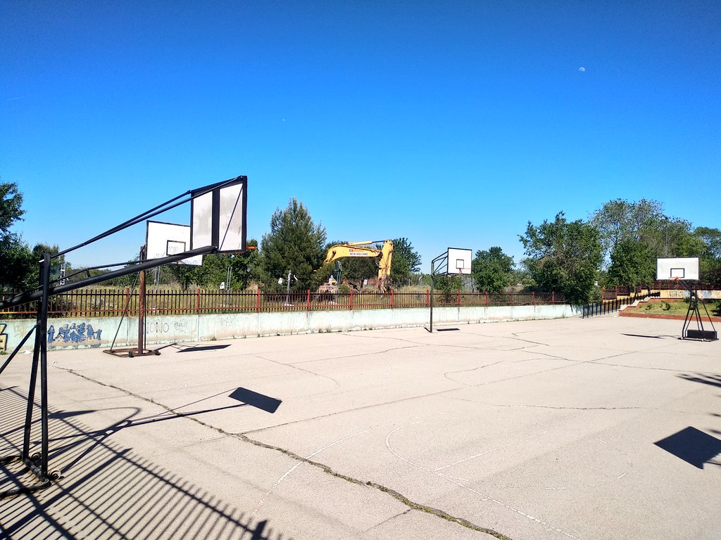 Hoy lunes 13 de Mayo han dado comienzo las obras de ampliación del IES Villablanca en Vicálvaro, según los técnicos de la comunidad de Madrid las obras durarán 7 meses, es decir para el mes de diciembre