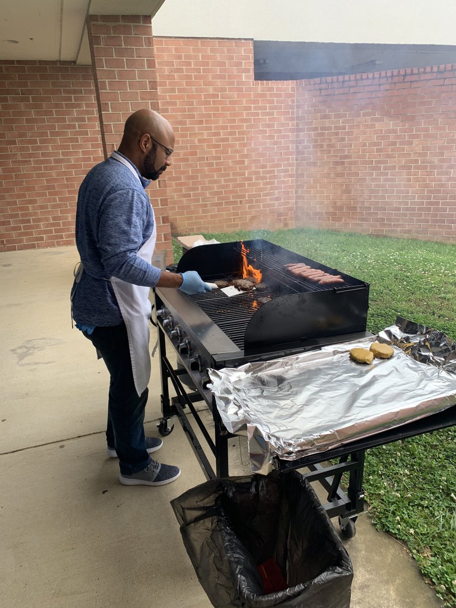 RicheyRebecca1's tweet photo. Continuing Teacher Appreciation Week on this Monday! We have our grill master at work! Thanks to all that made us feel special all week last week!
#SMSTAW @WeAreSMSpartans @SMSVaPrincipal @RicheyRebecca1 https://t.co/xi1FQIzLk3