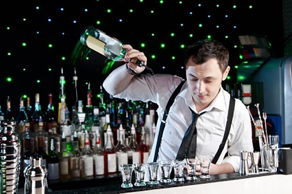 JaimeOikle's tweet photo. "Do All Bartenders Steal?" -  There's a common perception that bartenders steal in one way or another from your bar. @BevSpot https://t.co/q0WSb60Bgc #barmanagement #barprofits #bartender #theft #pourcost #barinventory https://t.co/CH96OSxygM