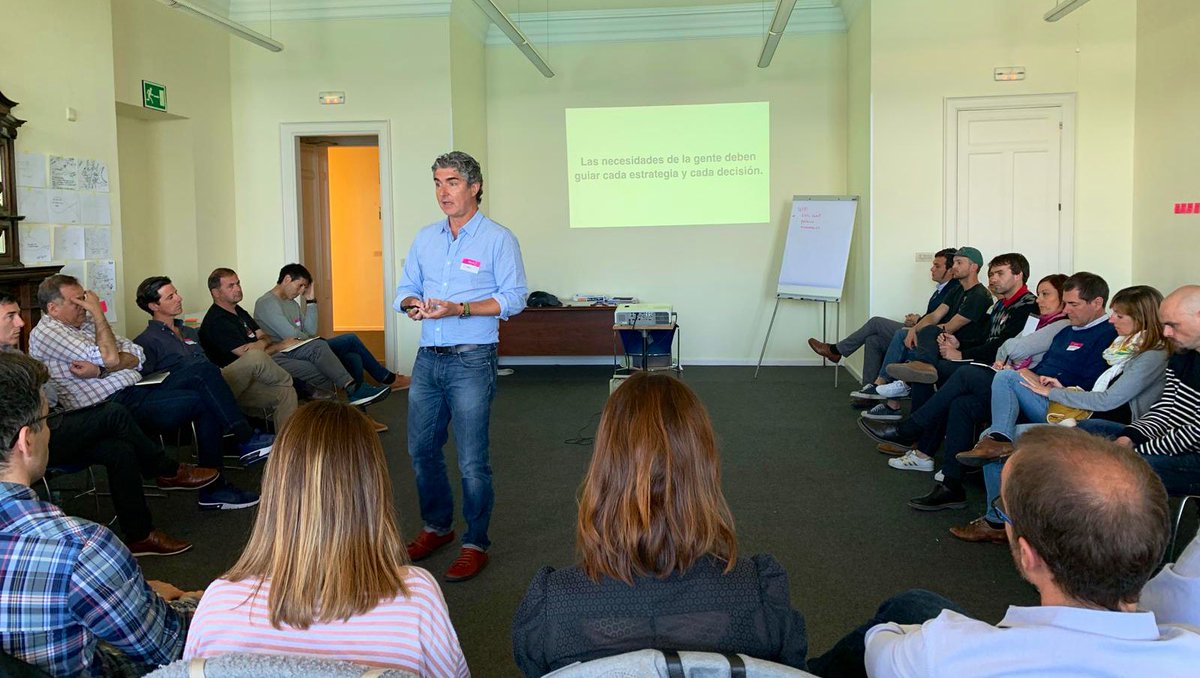 FomentoSS's tweet image. ✅Retomamos la sesión enfatizando la importancia del #HumanCentricDesign. 🥳Diversión, buenas 👀vistas y 📚aprendizaje #Zentre #DonostiaDesign @hyperisland