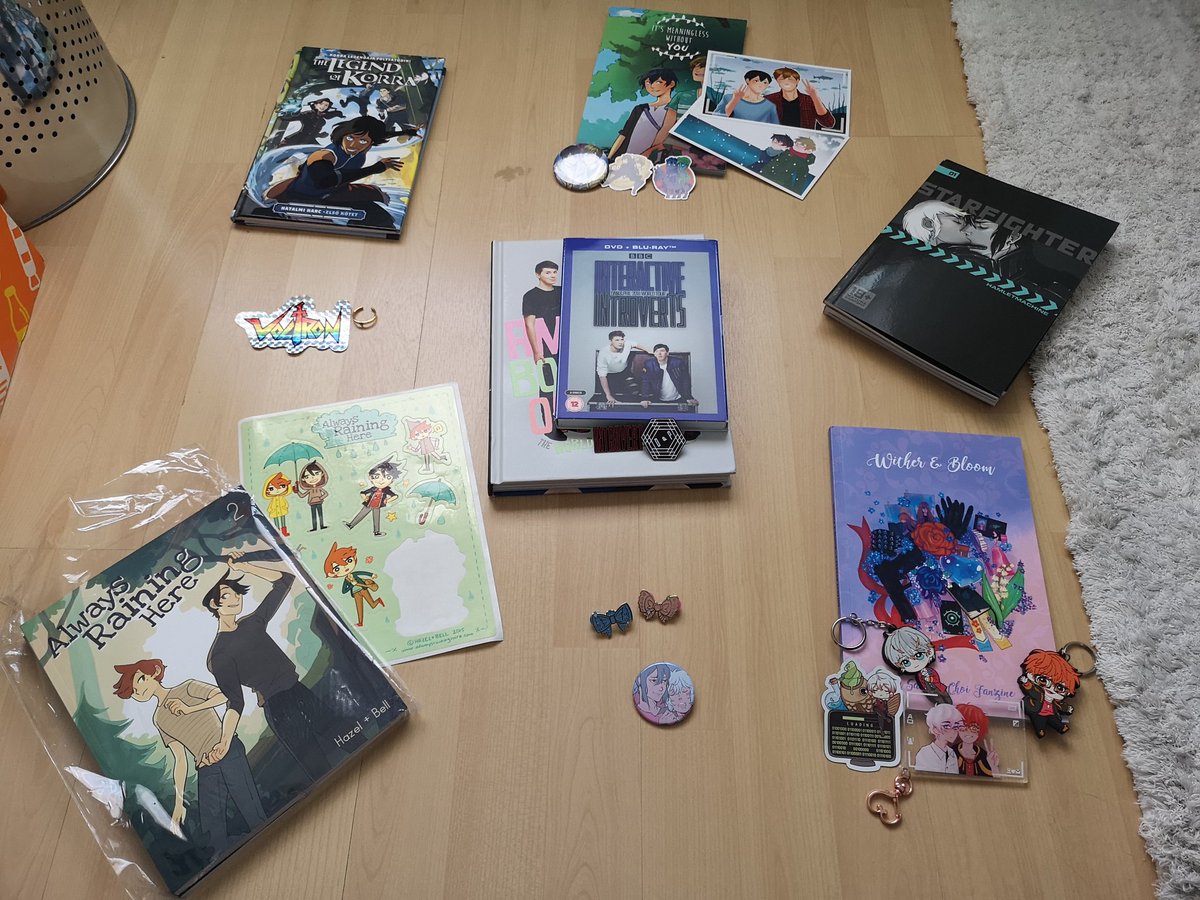 whowantmuffin's tweet photo. My fan merch collection
#makoharu #free #mysticmessenger #voltron #legendofkorra #danandphil #starfighter #alwaysraininghere #pokémon #no6 https://t.co/8rEkA8S8np