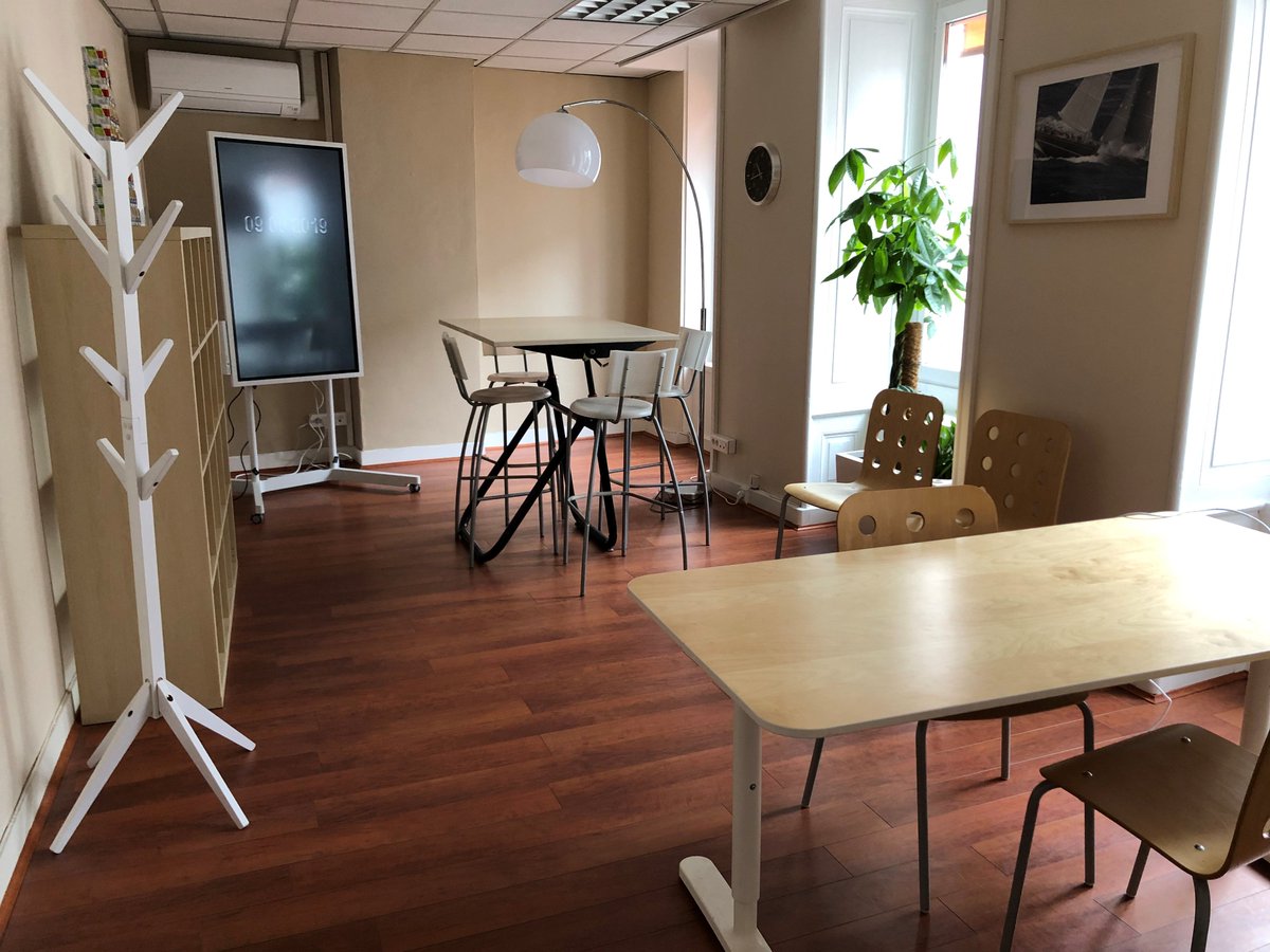 BR3CONSULTANTS's tweet photo. [ #news ] L'équipe prend possession des nouveaux locaux lyonnais, à deux pas du siège ! #Lyon #team #officelife #SAPPartners #data https://t.co/dyX6HYhDGV
