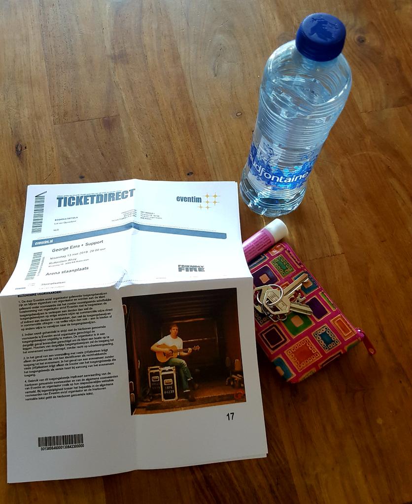 De mannen eten vanavond samen want de dames gaan naar George Ezra in de <a href="/rotterdamahoy/">Rotterdam Ahoy</a>! Dochterlief heeft kaarten gewonnen via <a href="/QmusicNL/">Qmusic (NL)</a> Hoe gaaf is dat!!! Vanavond mannen avond!!!! #niksdoen #veronicainside