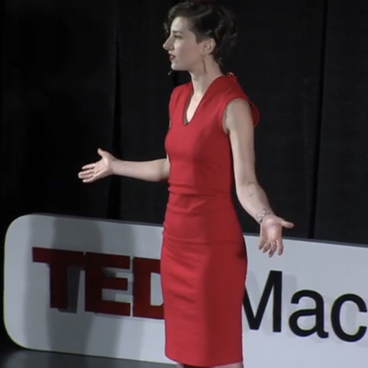 SpectaclePR's tweet image. How is your relationship with technology? Stop what you’re doing &amp;amp; watch this TEDx talk from @vmkirin.

“Your Grandma Uses Technology Better than You” | buff.ly/2E4Co8a

#tech #healthy #technology #entrepreneurship #tedxmacatawa #tedx #tedtalk #storiesofelders