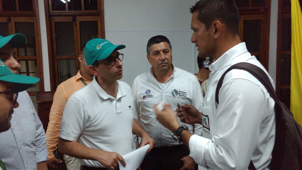 asoprocanor's tweet photo. @AndrsValencia9 @infopresidencia @IvanDuque @CaracolRadio @NoticiasRCN @BluRadioCo @elcolombiano Drs. @AndrsValencia9 y @marcel_lebleu,  Norte de Stder y su Catatumbo, no aparece como priorizado en  #Agroemprende Cacao Esperamos se pueda  implementar en la región a través de @asoprocanor; esquema asociativo de segundo nivel; 24 asociaciones, 3.000 flias, 9.000 Has. de Cacao. https://t.co/bv0Tmaxuqm