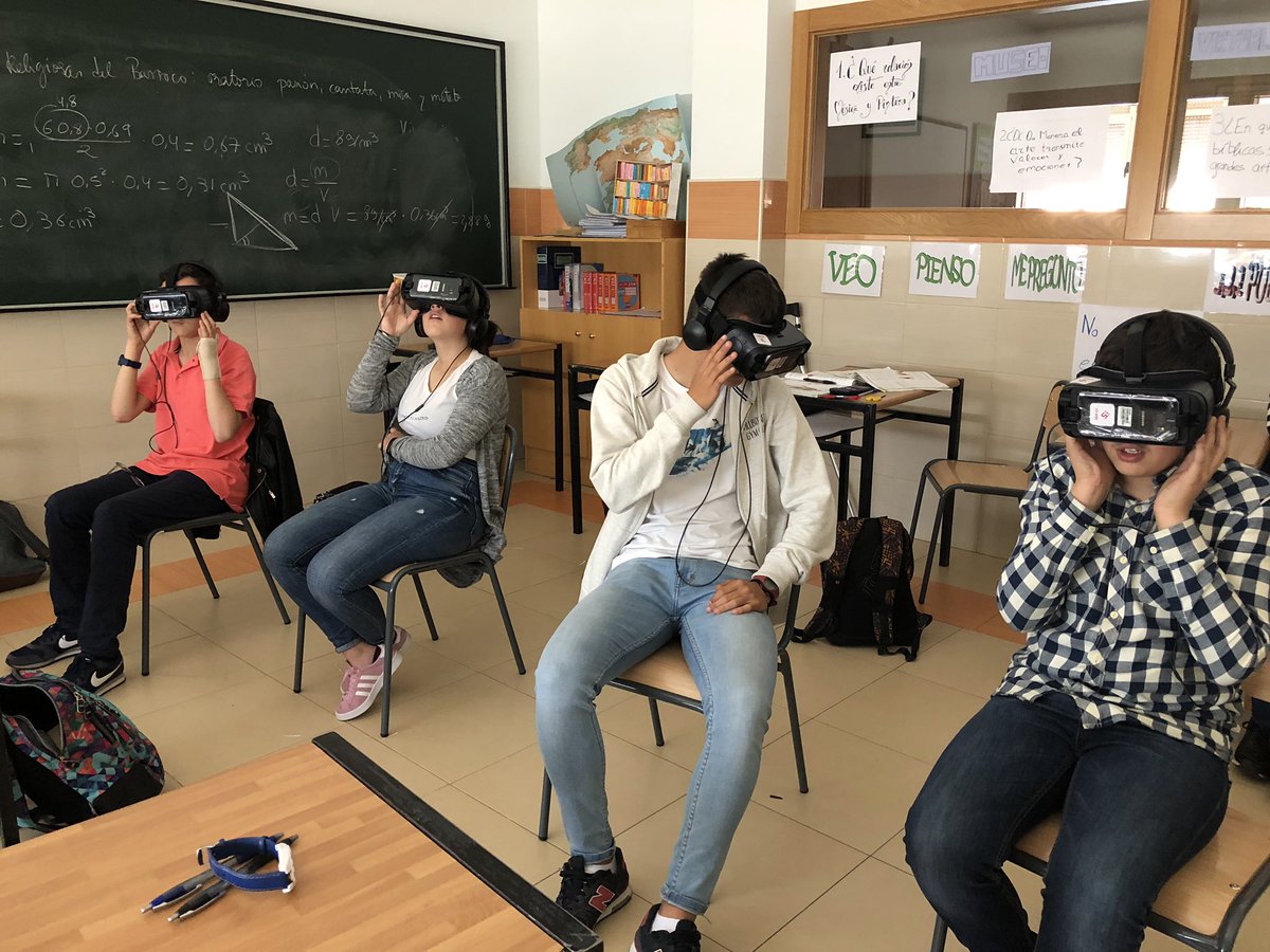 laencarnacionpb's tweet photo. Nuestros alumnos #3ESO disfrutan virtualmente de los trabajos que han creado ellos mismos en sus proyectos "Hospital La Encarnación " y "Museo barroco 3D" #ABP
#realidadvirtual @crfptic @cfiesalamanca https://t.co/AnFM2QP4tB