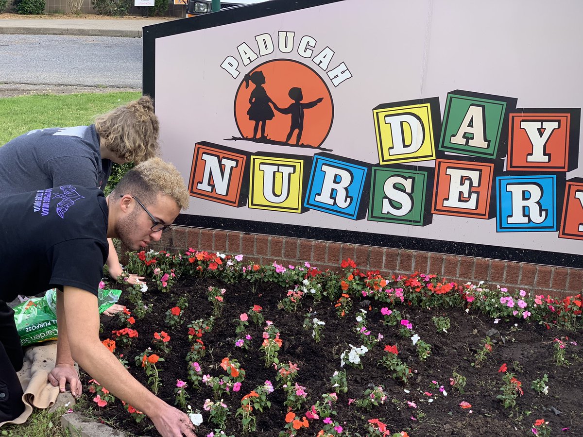 MCPSchools's tweet photo. @McCrackenCounty Seniors- Community Service Day @ Paducah Day Nursery! https://t.co/BAh0JHRtbX