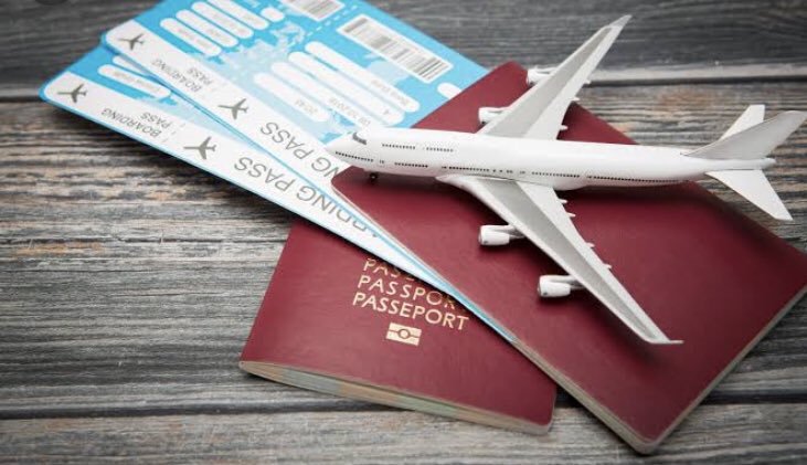 Пассажирский самолет. Открытки подорожали билеты. Почему подорожали билеты ржд. Самолет. Билеты на самолет подорожают в 2024 августе.