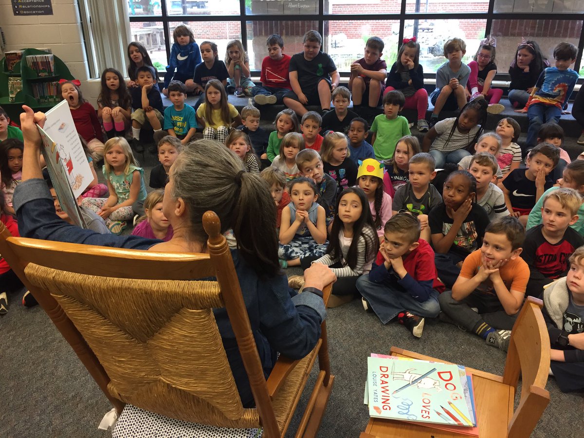 RoadrunnerLMC's tweet photo. The fabulous Cindy Edmonds, former @RES_Roadrunners art teacher, has returned to share some of her favorite stories with our students this morning! #SpecialGuestReader https://t.co/EqPrRjSoYc