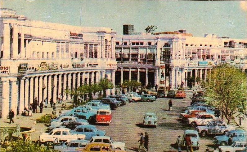 IndiaHistorypic's tweet photo. 1970s :: Car Parking In Connaught Place , Delhi https://t.co/mPqtarC4aQ