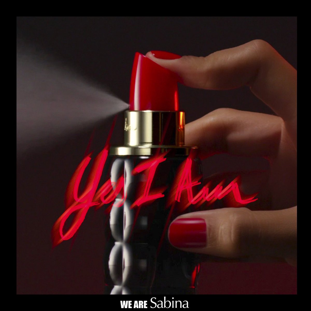 Huye de los estereotipos y escoge Yes I Am, la fragancia de Cacharel que escenifica el poder de la mujer y la feminidad de hoy en día.

#wearesabina #yesiam