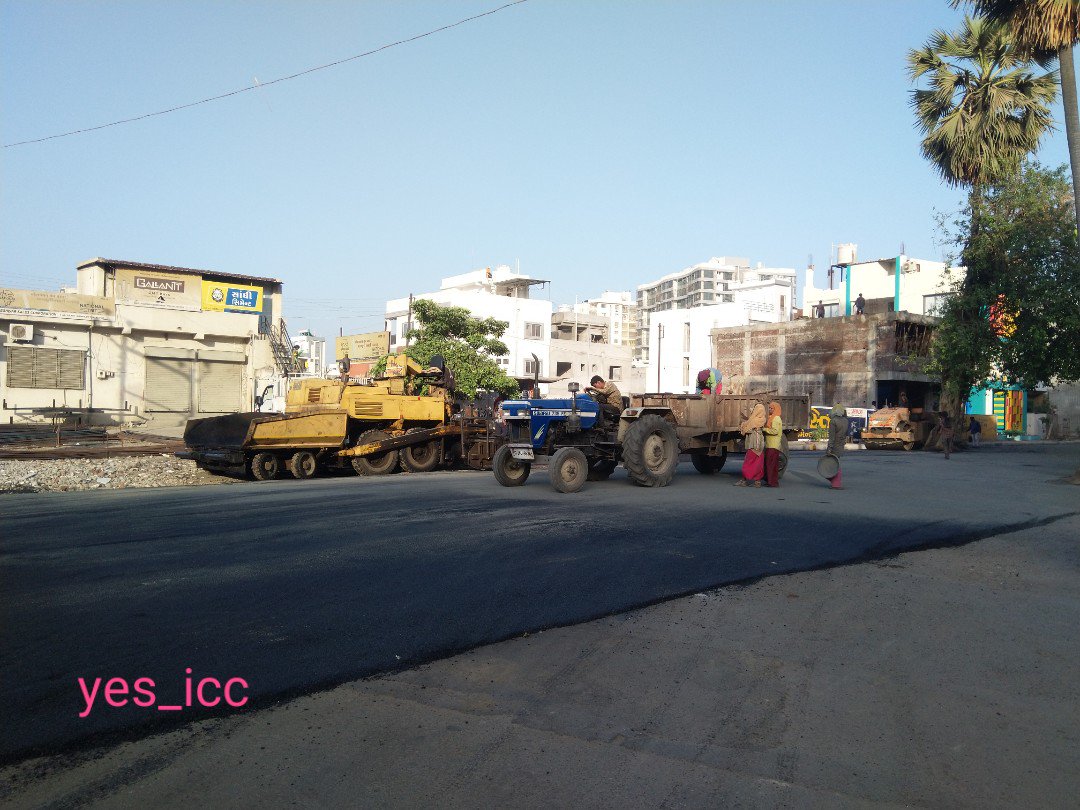 DevelopedSurat's tweet photo. #60_ft #New_Road & #Re_Carpeting @ #Mota_Varachha
near #RiverTapi Bridge ..
#મોટા_વરાછા માં
#નાના_વરાછા તરફ જતો
#તાપી_નદી ના પુલ નજીક #નવો_રોડ & ગામતળ ના રસ્તા નું #રી_કારપેતિંગ નું #કામ_ચાલુ_છે
#VarachhaZone #Surat @OurSMC #yes_icc Clicked by #FenilThakkar @mukeshpatelmla ji https://t.co/LuT9qB25uV
