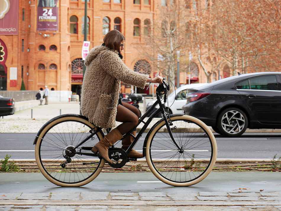 JorgeCarmo9's tweet photo. #Lisboa #Portugal #bicicleta #ciclosfera  🚲🏘️🇵🇹😎  Lisboa: tan cerca. Hermosa, única, plagada de secretos... y cada vez más llena de bicicletas. Te invitamos a descubrir, a pedales, todos los secretos de la capital portuguesa. Via @ciclosfera https://t.co/IdCd4NSj1u https://t.co/SU62ByiwKY