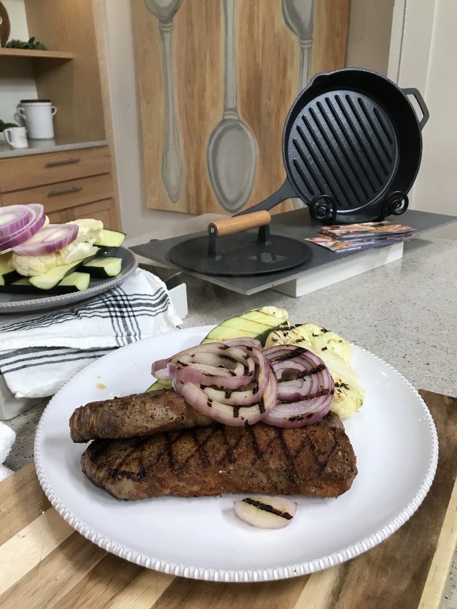 gzchef's tweet image. The beauty of grilling without the mess! It&apos;s officially looking like summer in our house. The new #ProForHome Grill Pan and Press has made steak and veggies an easy go-to meal. Try it for yourself, shop here 👉 bit.ly/2jaTVVj!