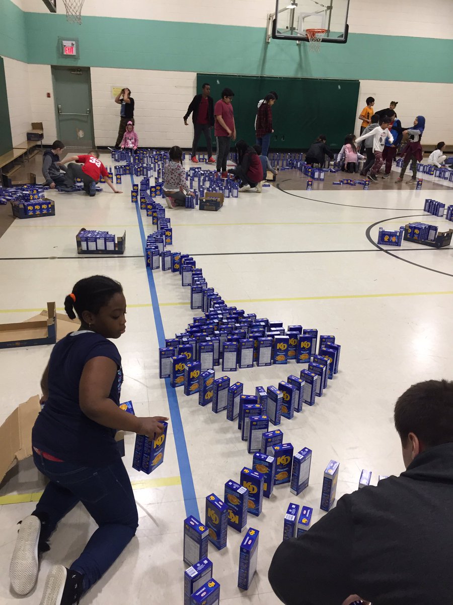 SWillis161921's tweet photo. Grade 7/8s mentor grade 3 students in a math/science investigation!  Connecting it all! @HWDSBLakeAvenue #hamiltonfoodshare #hwdsbmath #collaboration https://t.co/JOFeLAKq48